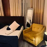 Csaky Palace Ba 3 Apartamento *